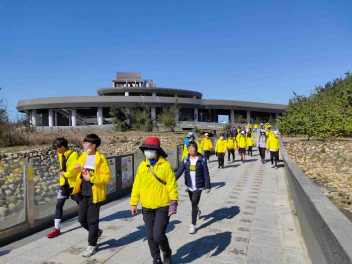 桃園市戶外教育及海洋教育中心協同東興國中苗中彰為愛百里健走5天4夜 參拜12媽祖廟挑戰自我返校